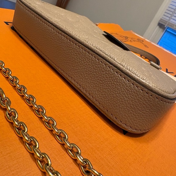 Louis Vuitton Easy Pouch on Strap Turtledove (greige) - Picture 5 of 13